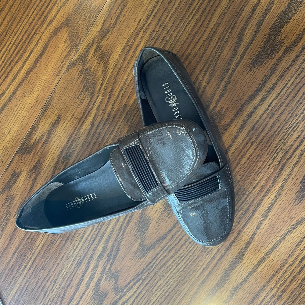 Gray loafer in excellent condition